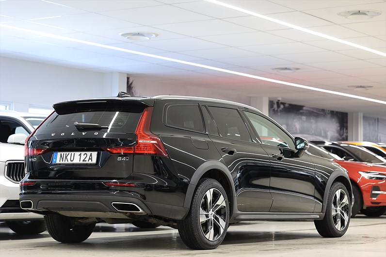 Volvo V60 B4 Cross Country 197hk *Hjulkampanj!* Momentum H/K