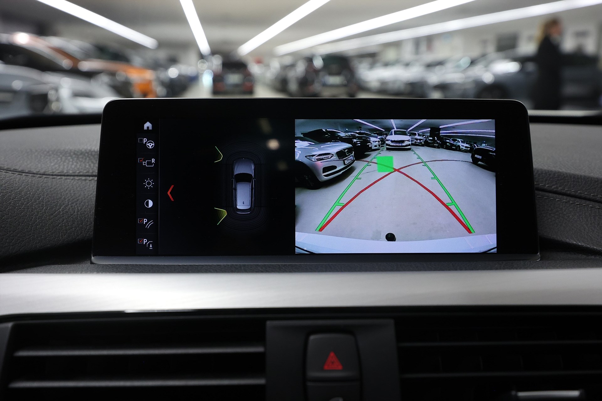 BMW 320d xDrive Touring 190hk *Hjulkampanj!* M Sport Pano HUD H/K Keyless Drag