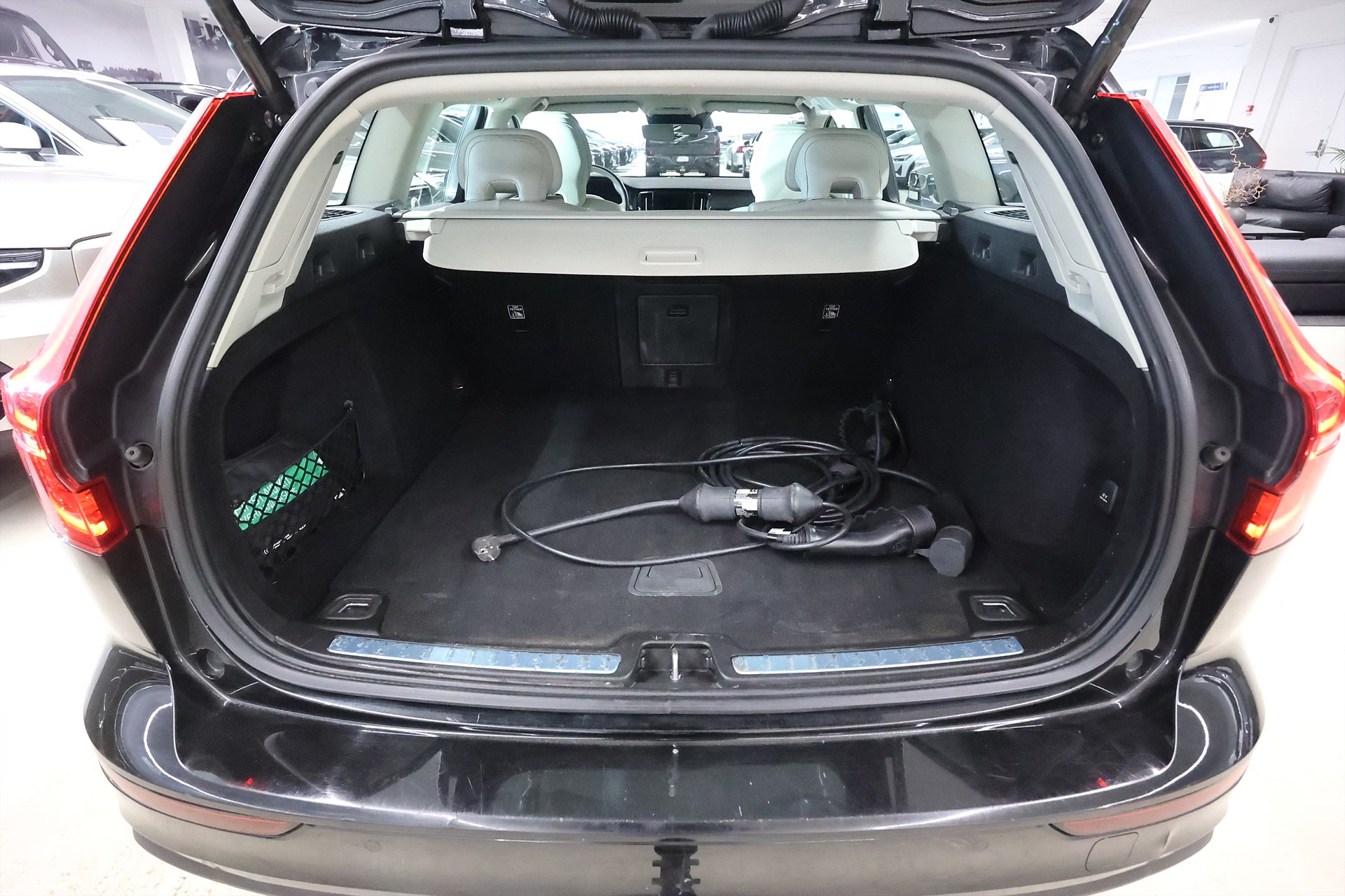 Volvo V60 Recharge T6 AWD 340hk Inscription Exp Läder Keyless Drag PDC