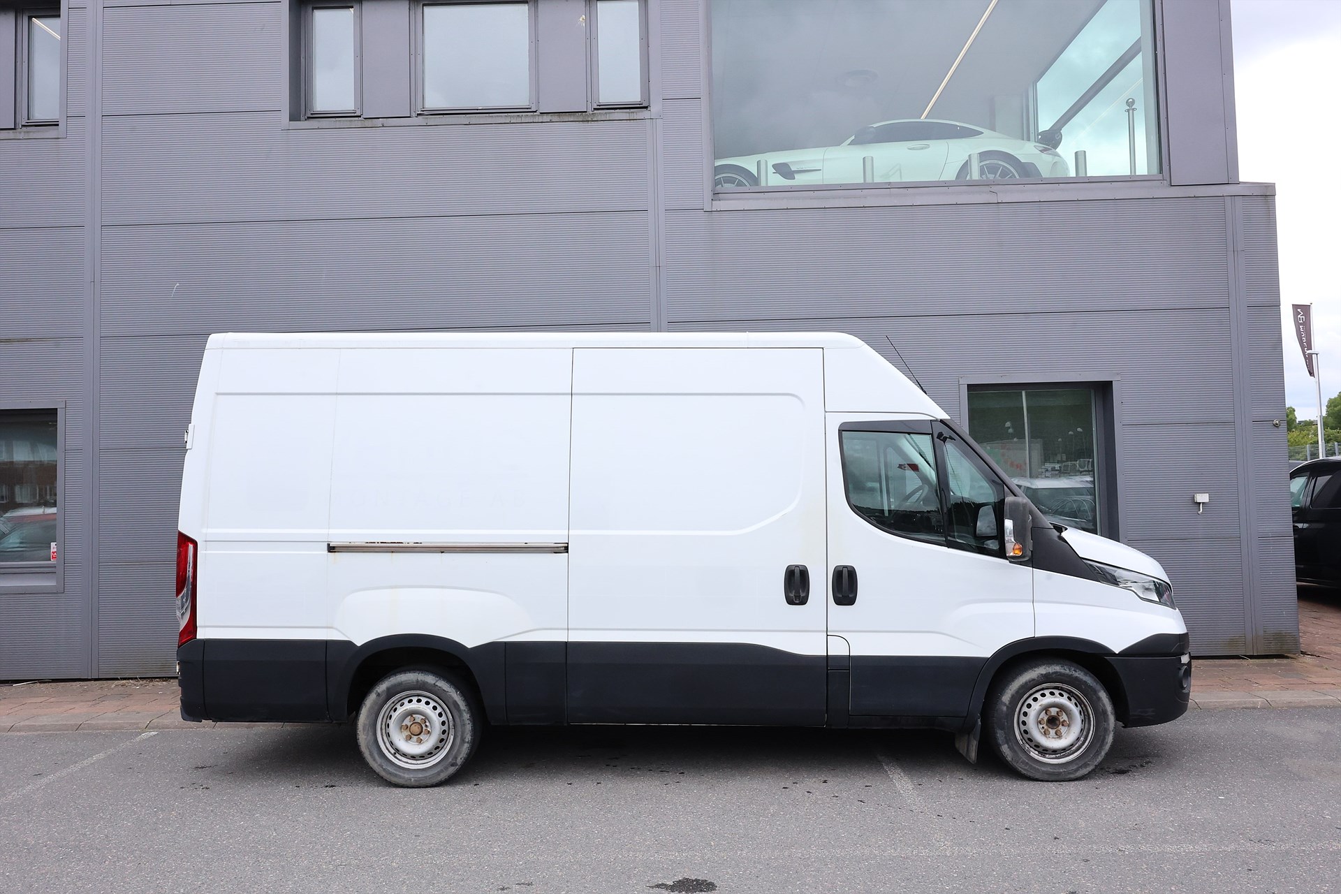 Iveco Daily 35-130 Skåpbil 2.3 JTD Hi-Matic 126hk Värmare 3 sits