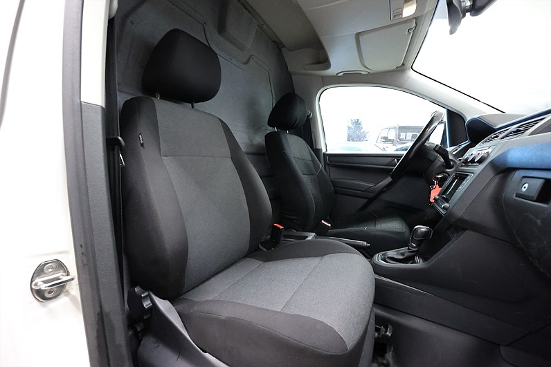 Volkswagen Caddy 2.0 TDI 102hk V-inrett PDC Värmare MOMS