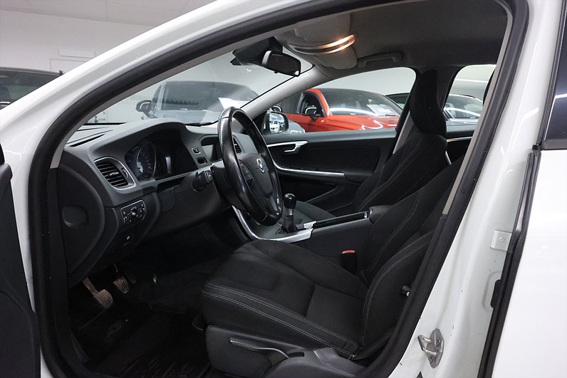 Volvo V60 T3 150hk Kinetic Värmare Farthållare