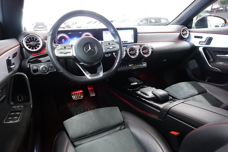 Mercedes-Benz CLA 250 e 218hk AMG Pano Värmare Widescreen