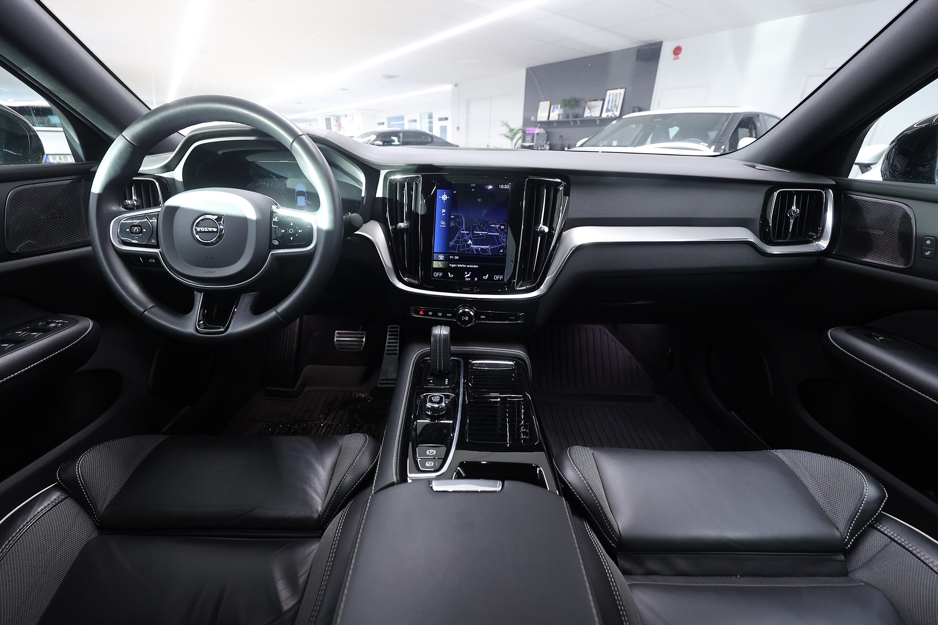 Volvo S60 Recharge T8 AWD 456hk R-Design H/K Drag