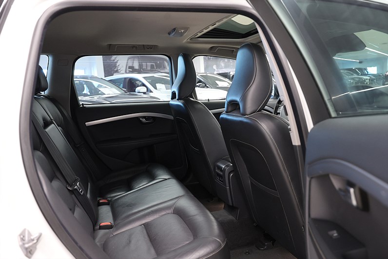 Volvo XC70 D4 AWD 181hk Dynamic Pano LED Värmare Navi
