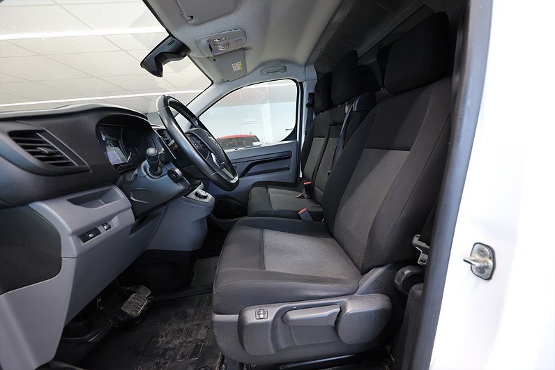 Opel Vivaro Skåpbil 2.0 BlueHDI 144hk L2 CarPlay 3-Sits 360-Kamera