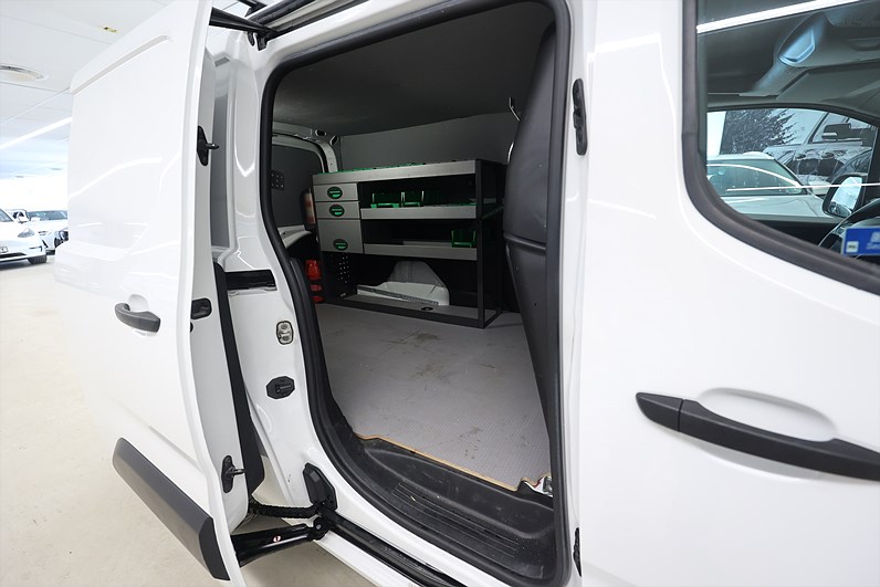 Peugeot e-Partner 136hk L2 V-Inrett Drag Värmare Navi CarPlay MOMS