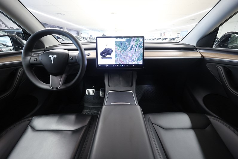Tesla Model Y Performance 534hk Pano Navi Läder
