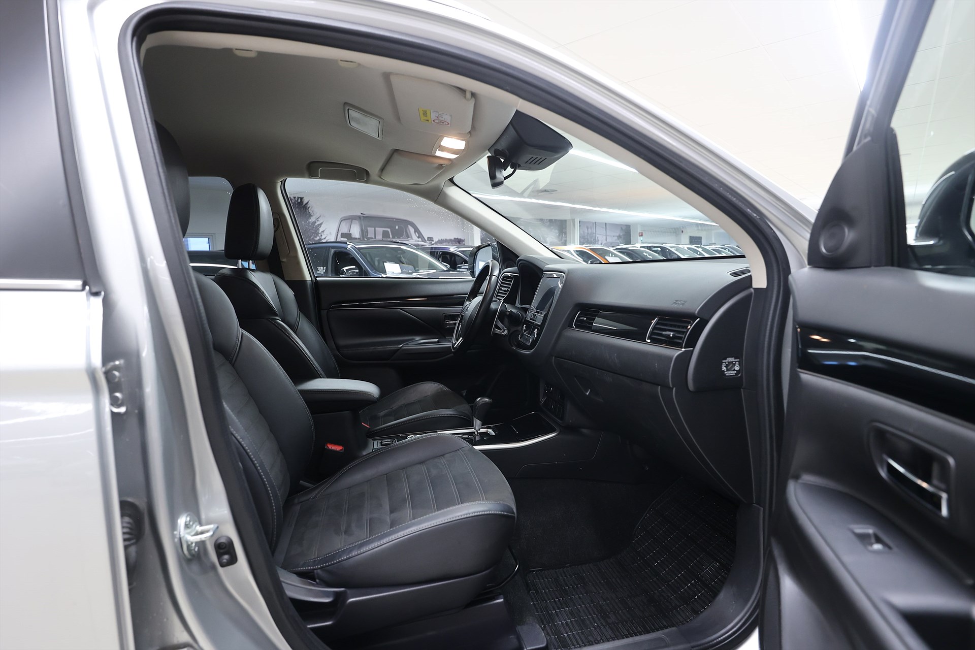 Mitsubishi Outlander 2.0 4WD 150hk Business Keyless