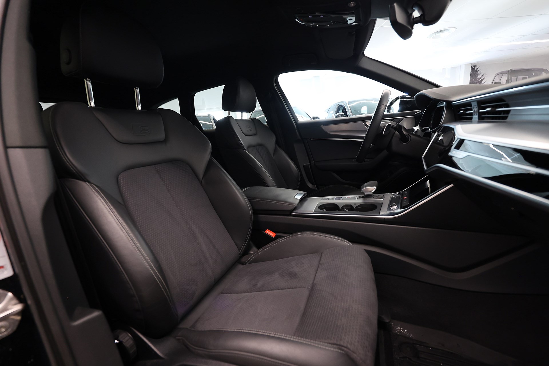Audi A6 Avant 55 TFSI e Q S Line Svart Optik Drag Cockpit MOMS