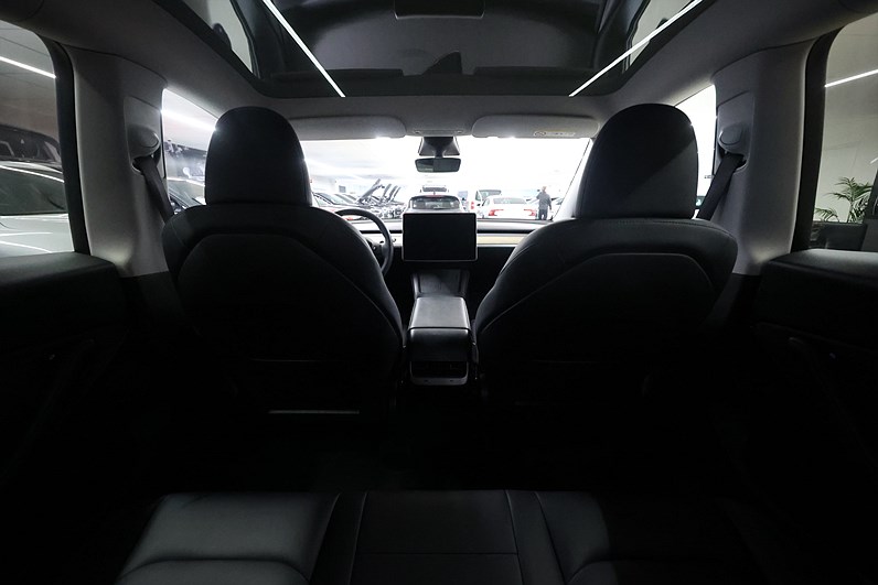 Tesla Model Y Long Range AWD 514hk Autopilot Pano Läder Navi