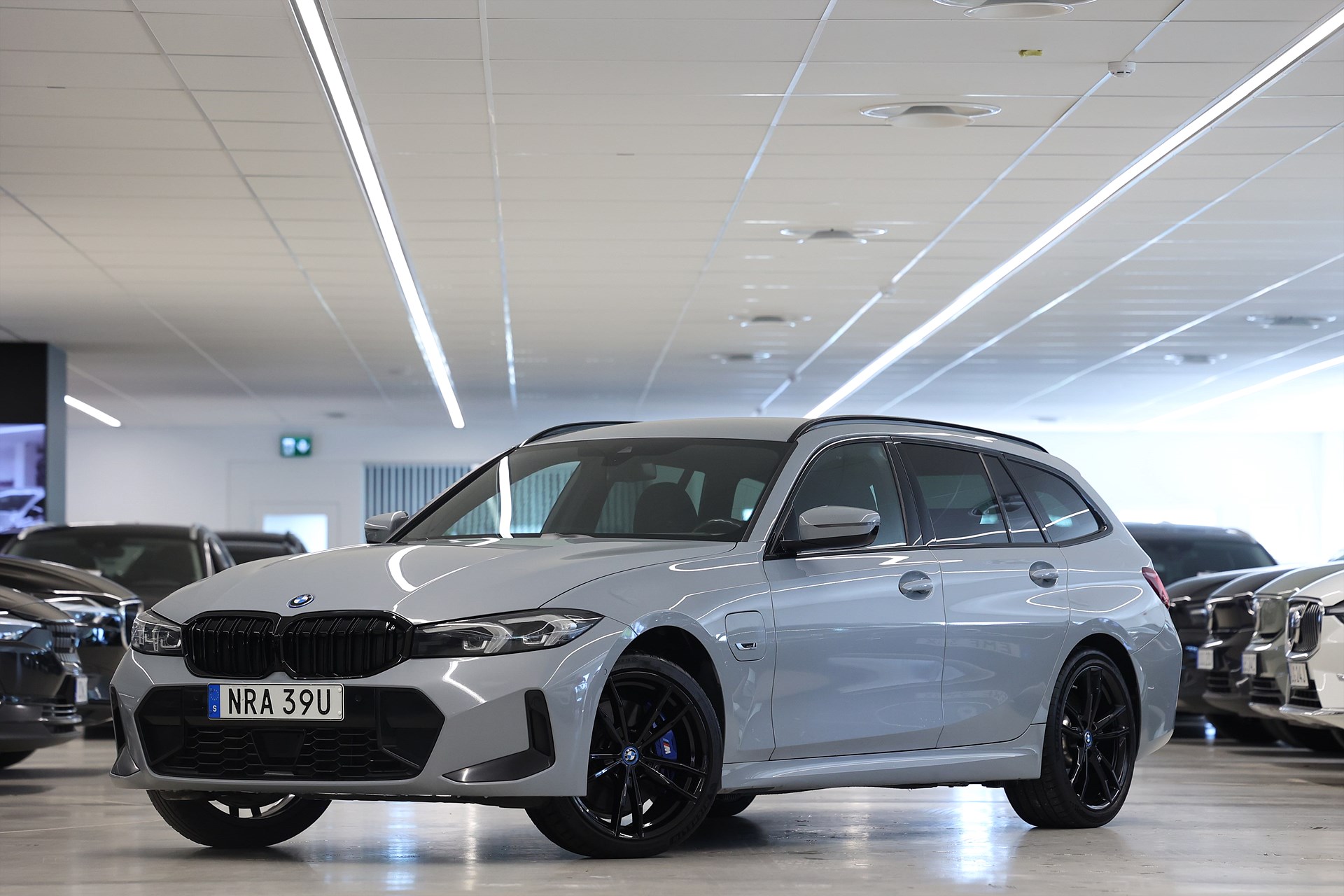 BMW 330e xDrive Touring M Sport Individual Shadow Line Drag Carplay