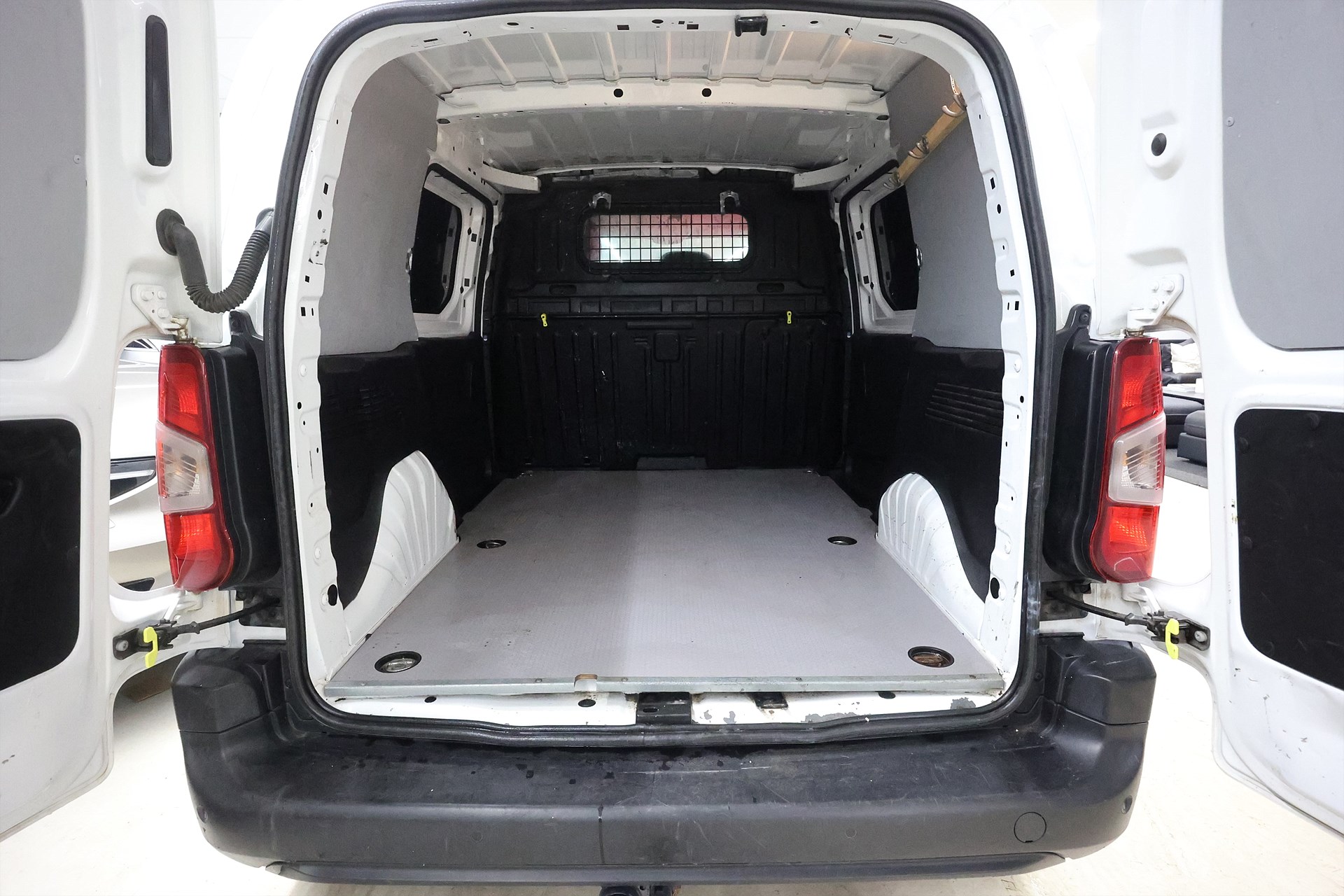 Peugeot Partner L1 1.5 4x4 130hk Värmare Drag PDC MOMS