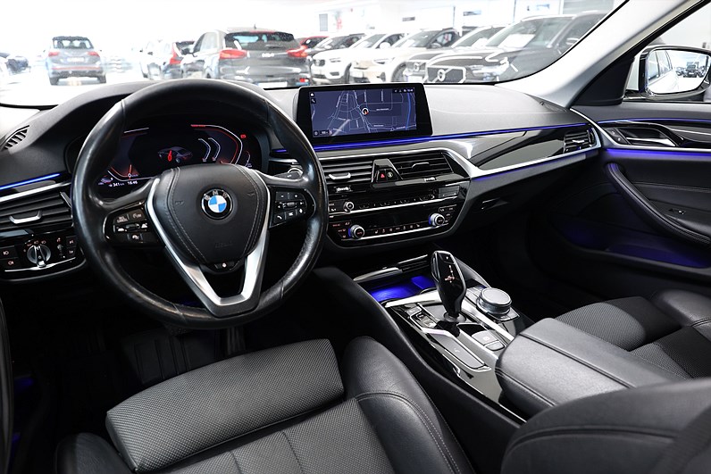 BMW 520d xDrive Sedan 190hk Sport Line Shadowline B-Kamera Drag