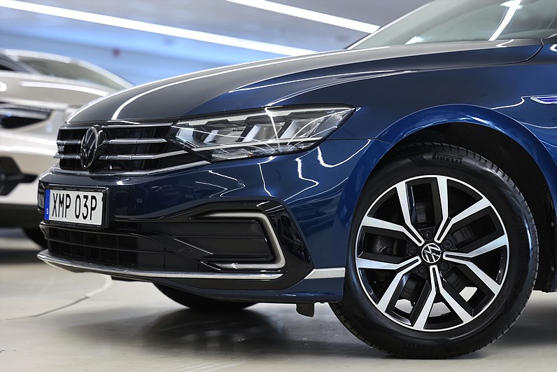 Volkswagen Passat Sportscombi GTE 218hk Pano Navi B-kamera Drag