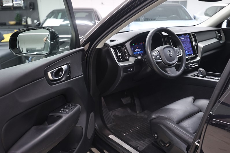 Volvo XC60 Recharge T6 AWD 350hk *Hjulkampanj!* Core Läder