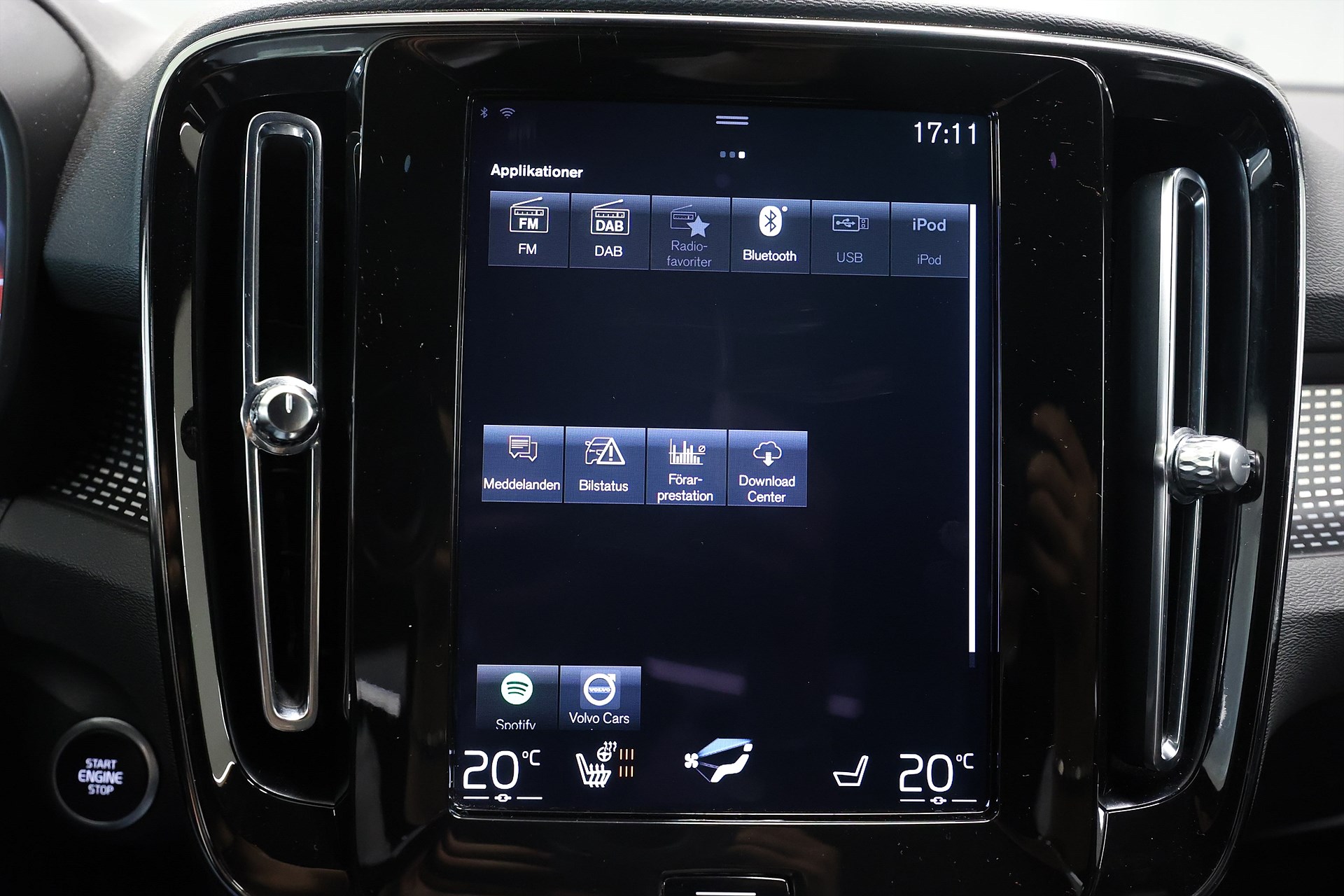 Volvo XC40 T2 129hk *Hjulkampanj!* R-Design Drag Navi VOC Keyless