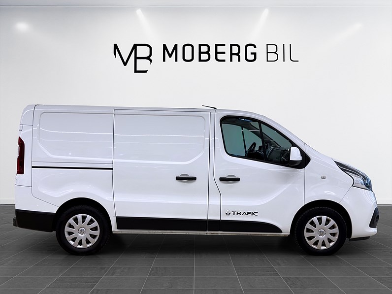 Renault Trafic Skåpbil 125hk L1 Drag Värmare PDC MOMS/VAT