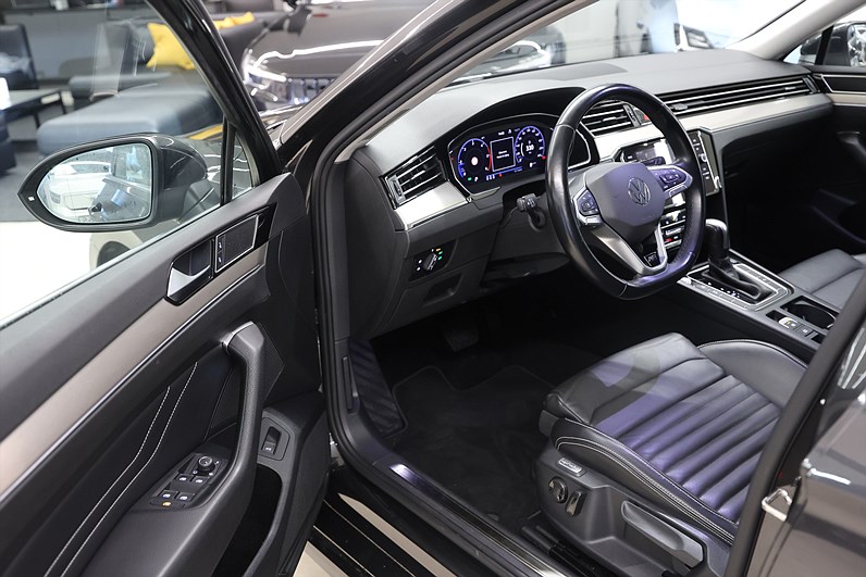 Volkswagen Passat 2.0 TDI SC 4M 200hk *Hjulkampanj!* R-Line