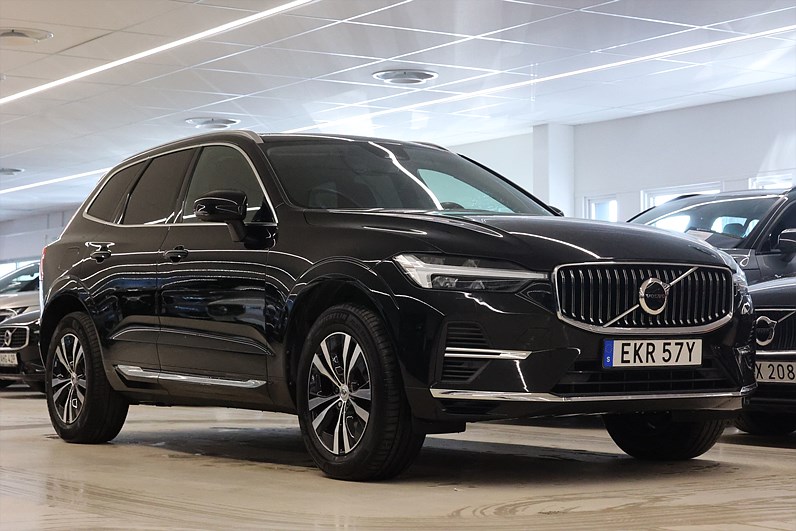 Volvo XC60 Recharge T6 AWD 340hk Momentum Pano Navi Drag