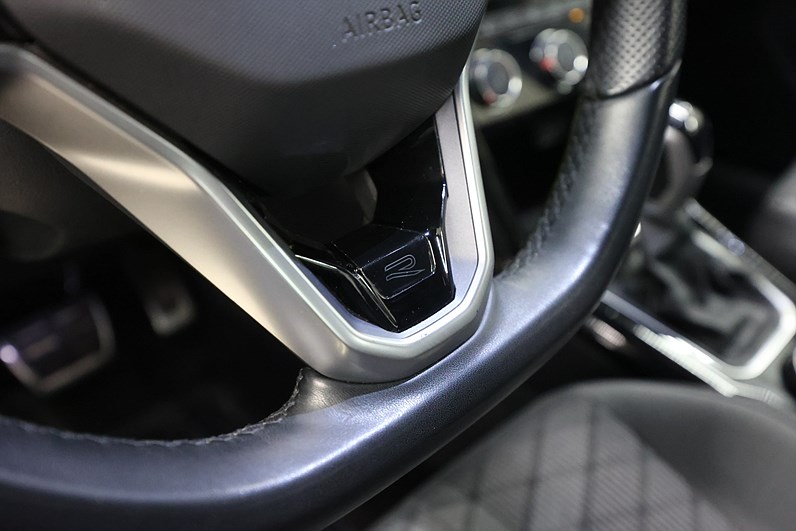 Volkswagen T-Roc 2.0 TDI 150hk 4M R-Line Carplay Navi PDC