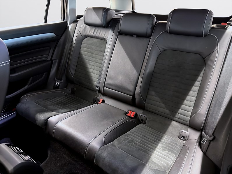 Volkswagen Passat SC GTE 218hk Keyless B-Kamera Navi Drag PDC