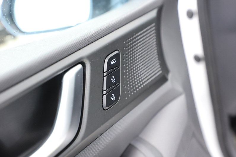 Hyundai Ioniq Hybrid 1.6 141hk Premium Plus Infinity Keyless B-kamera Navi
