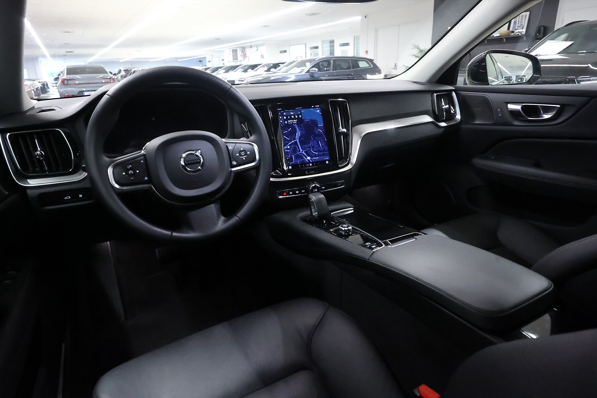 Volvo V60 Recharge T6 AWD 350hk Core H/K Läder Keyless Navi Drag