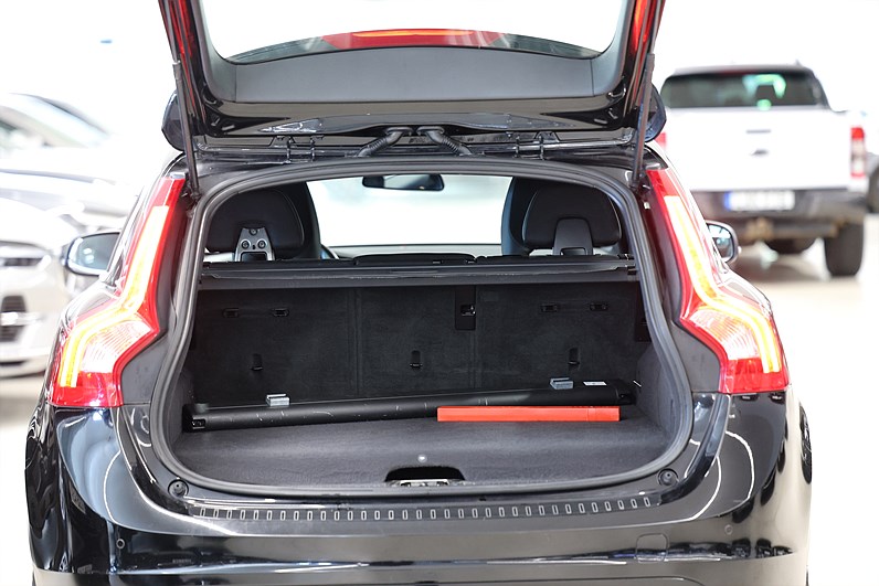 Volvo V60 D5 AWD Plug-in AWD Momentum B-Kamera Drag
