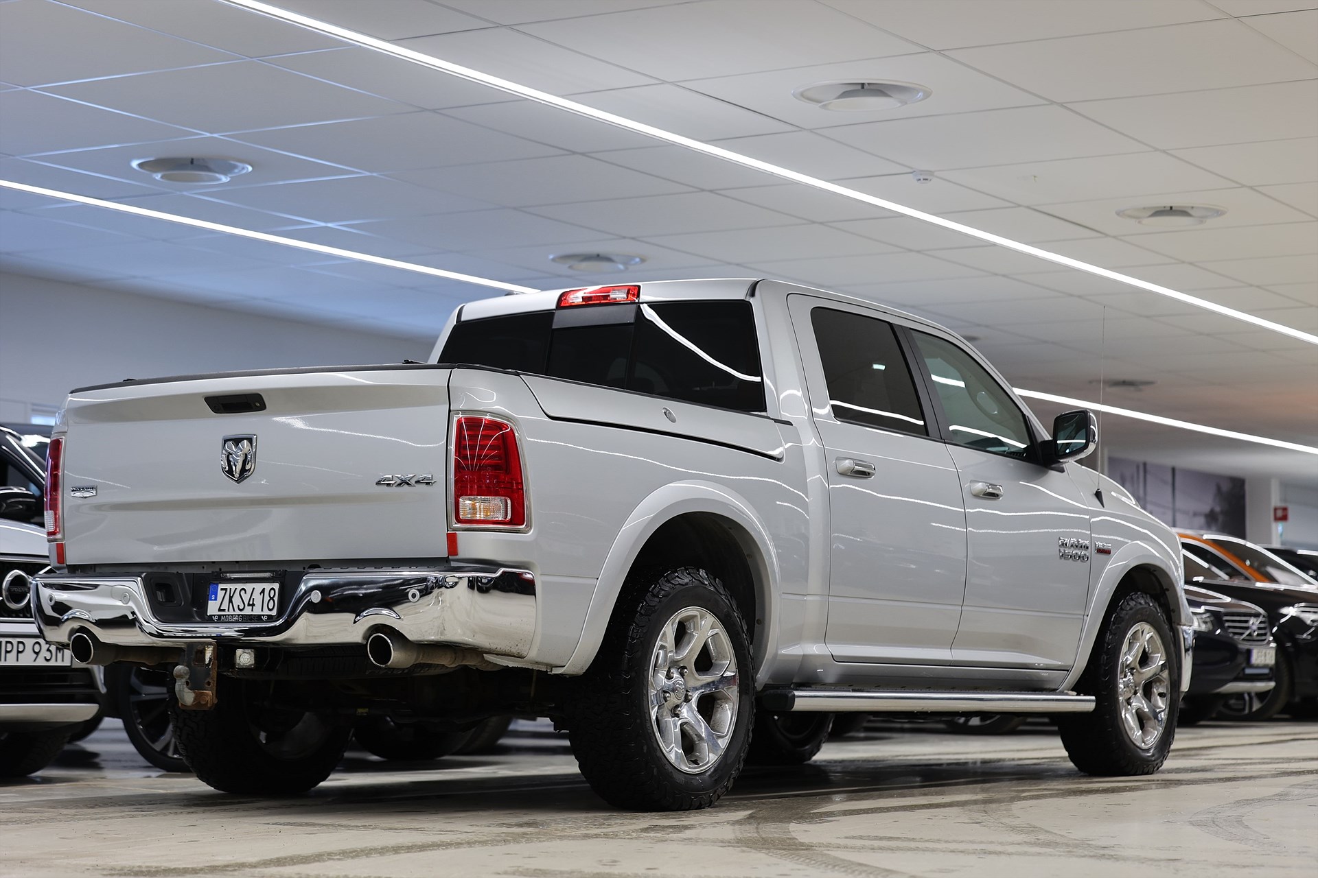 RAM 1500 Crew Cab 5.7 V8 4x4 Laramie Ram Box MOMS