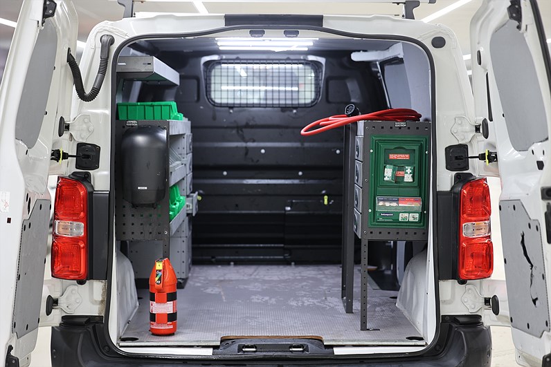 Peugeot e-Expert 75 136hk V-inrett B-kamera 3-Sits