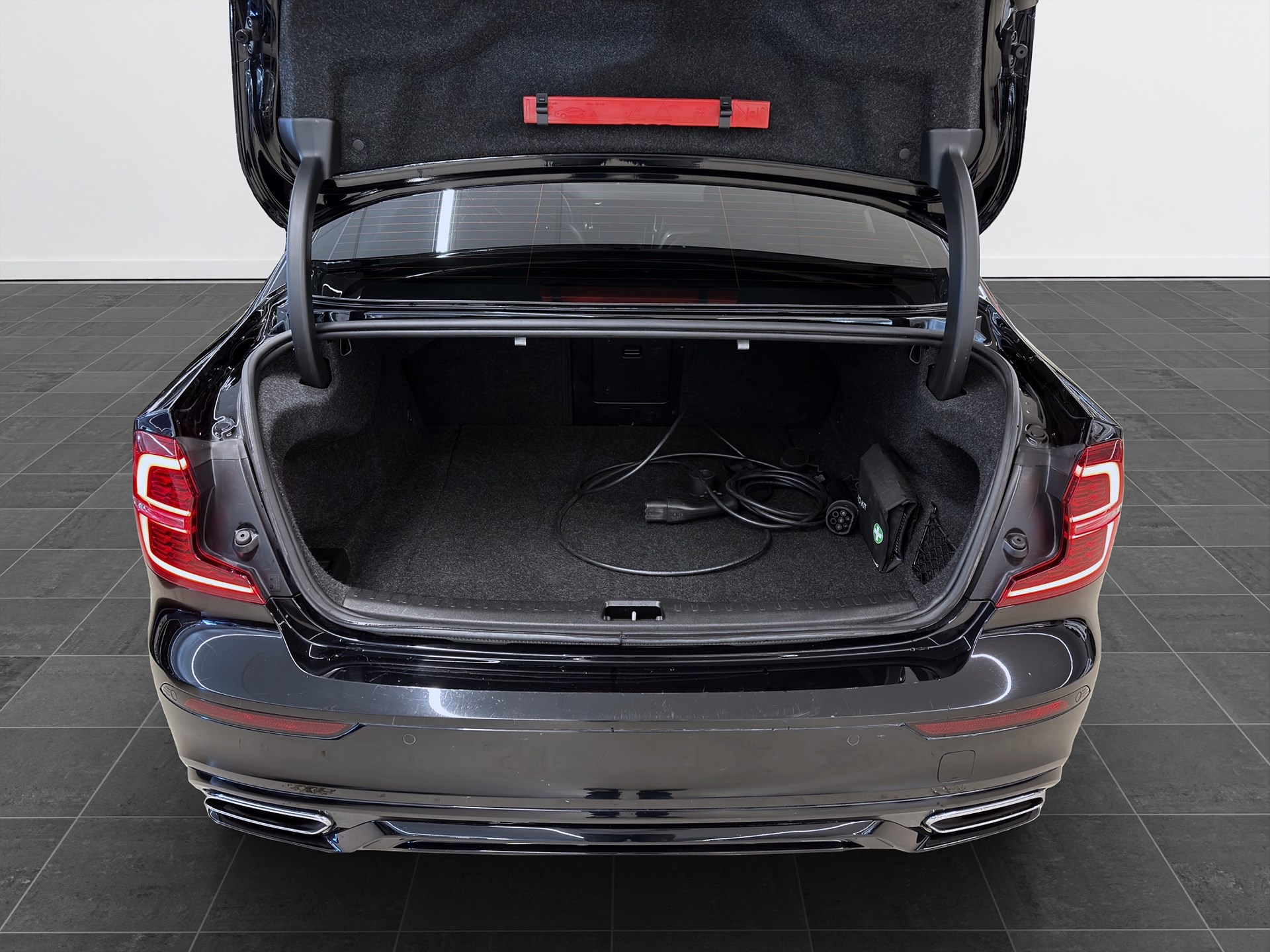 Volvo S60 Recharge T8 392hk R-Design Navi CarPlay B-Kamera