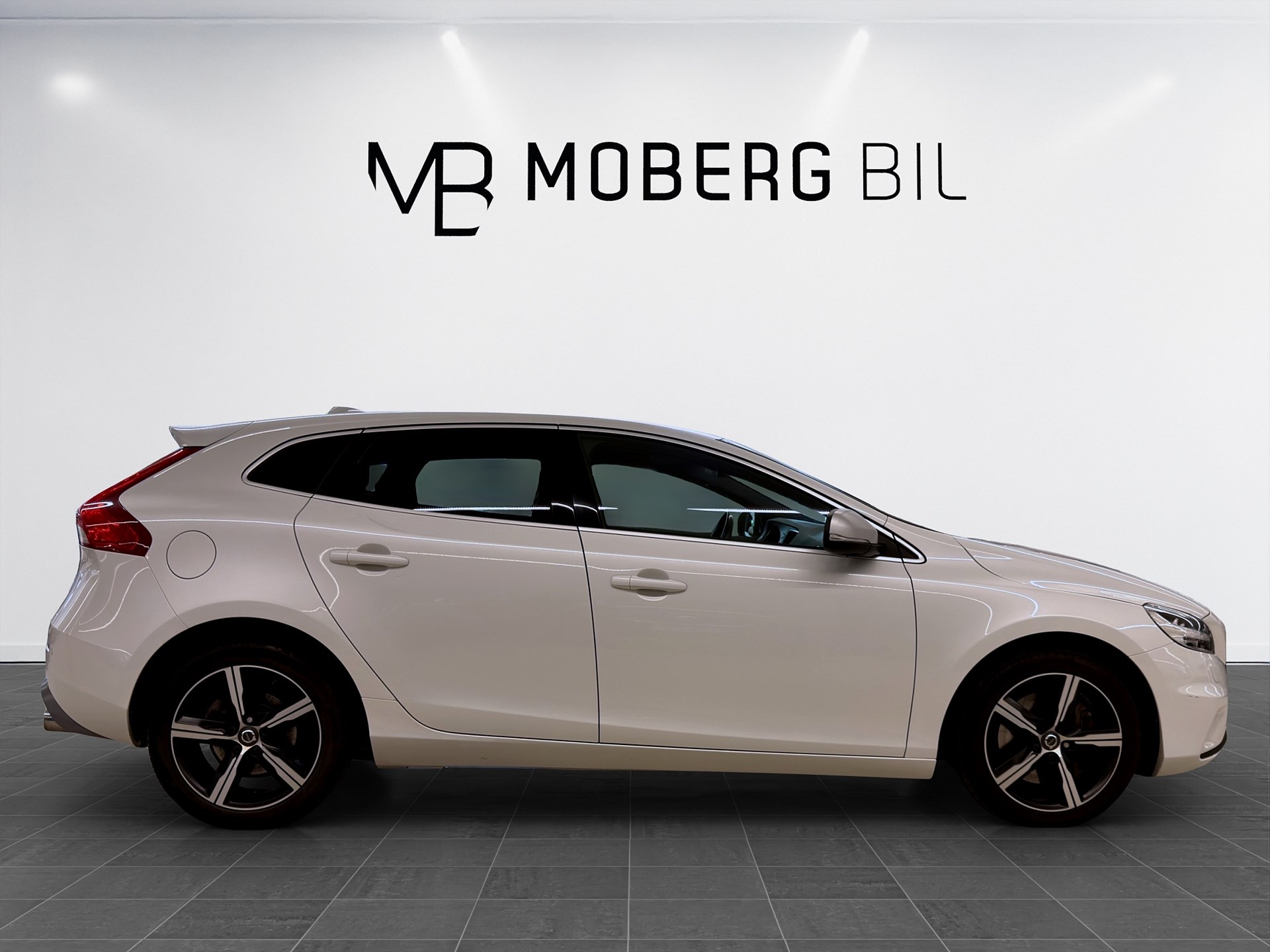 Volvo V40 D4 190hk R-Design PDC Keyless Drag LED