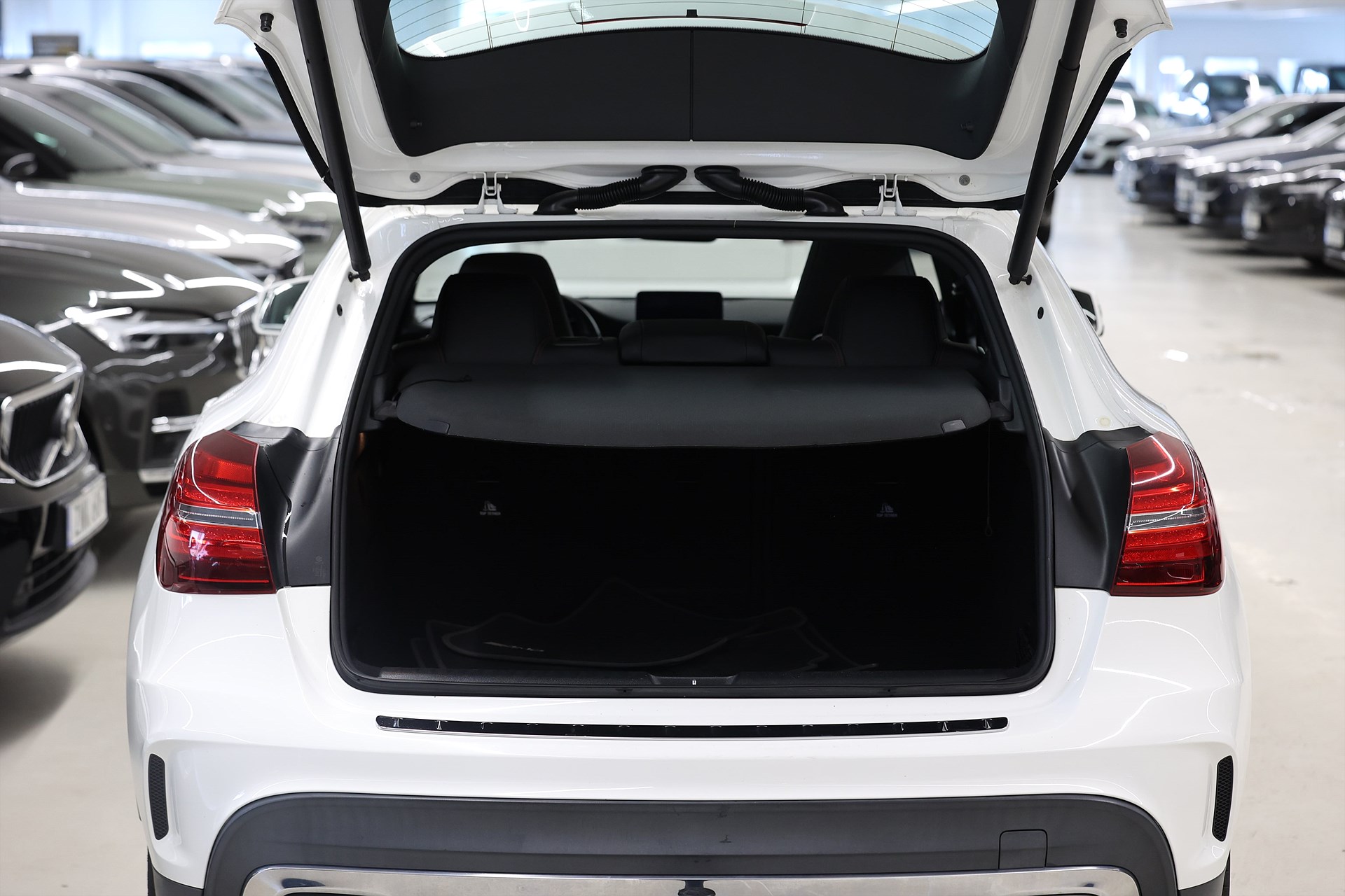 Mercedes-Benz GLA 250 4M AMG Line Pano B-kamera Navi