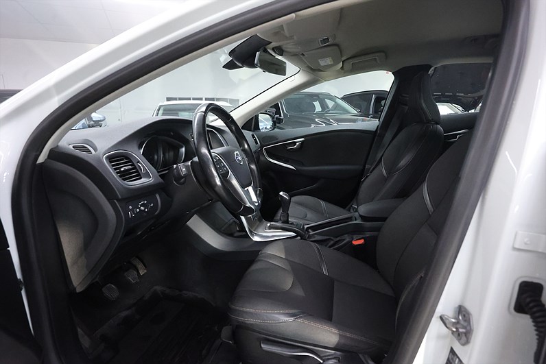 Volvo V40 Cross Country D2 115hk Momentum Värmare PDC