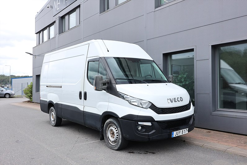Iveco Daily 35-130 Skåpbil 2.3 JTD Hi-Matic 126hk Värmare 3 sits