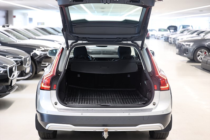 Volvo V90 Cross Country D4 AWD Momentum B-kamera Keyless MOMS