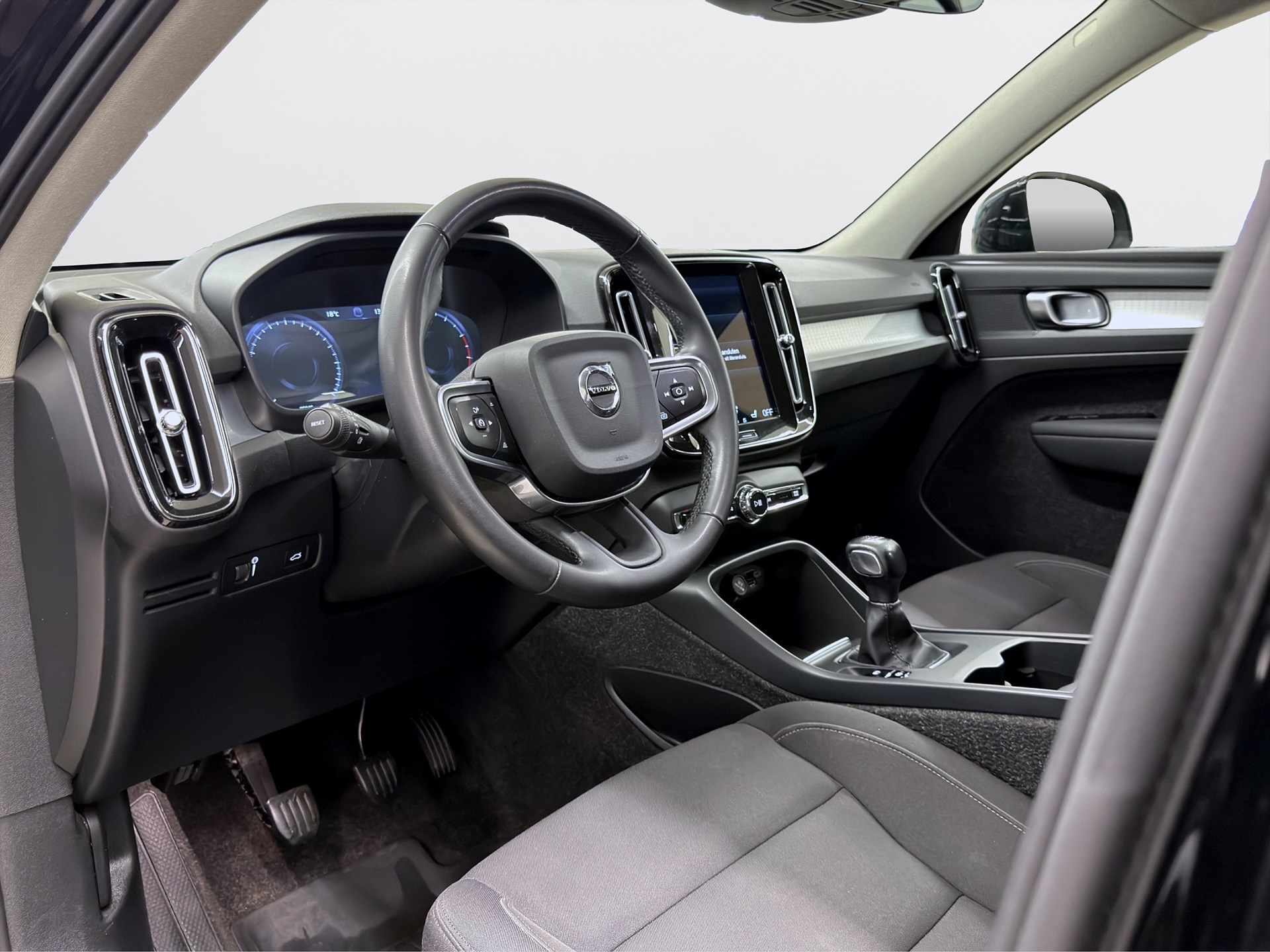 T2 Manuell 129hk Momentum PDC CarPlay