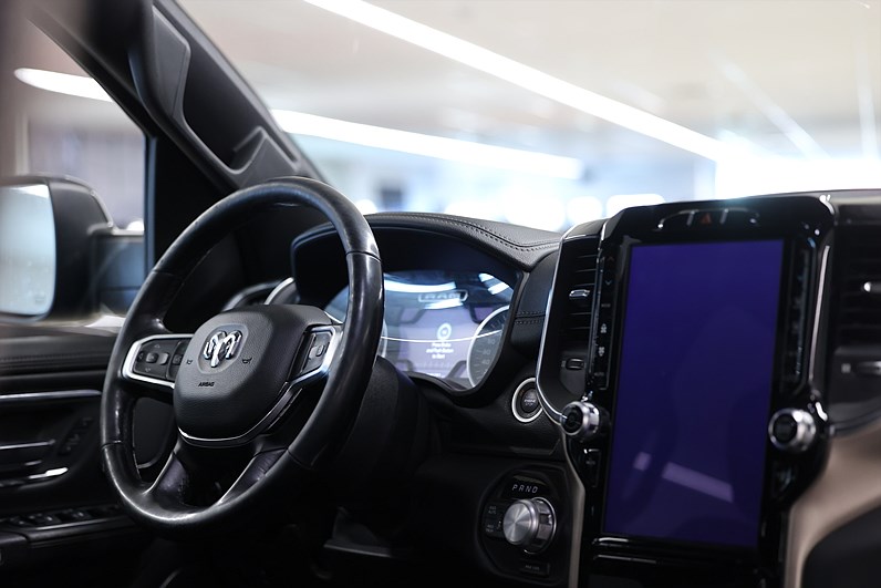 Dodge Ram 1500 Crew Cab 5.7 V8 HEMI 4x4 395hk Laramie LVL 2