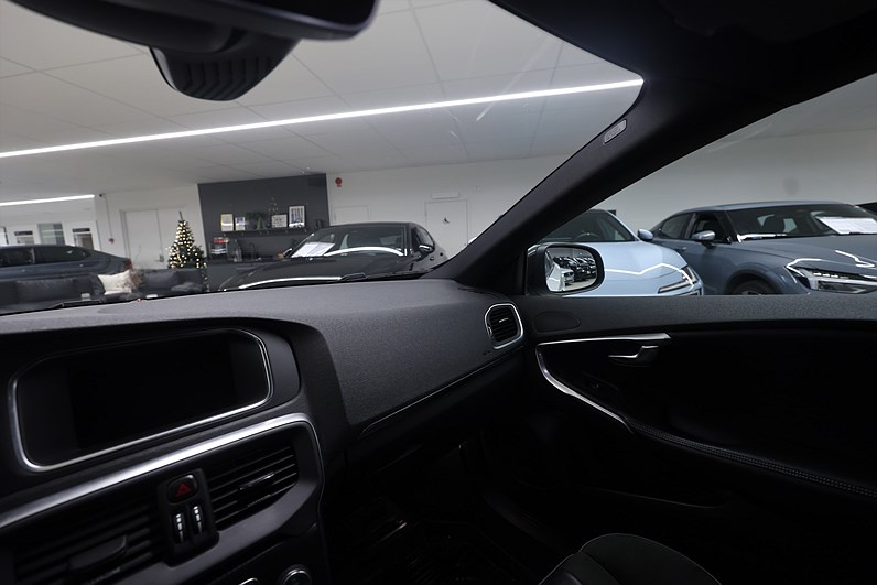 Volvo V40 D2 120hk R-Design PDC LED Farth Bluetooth