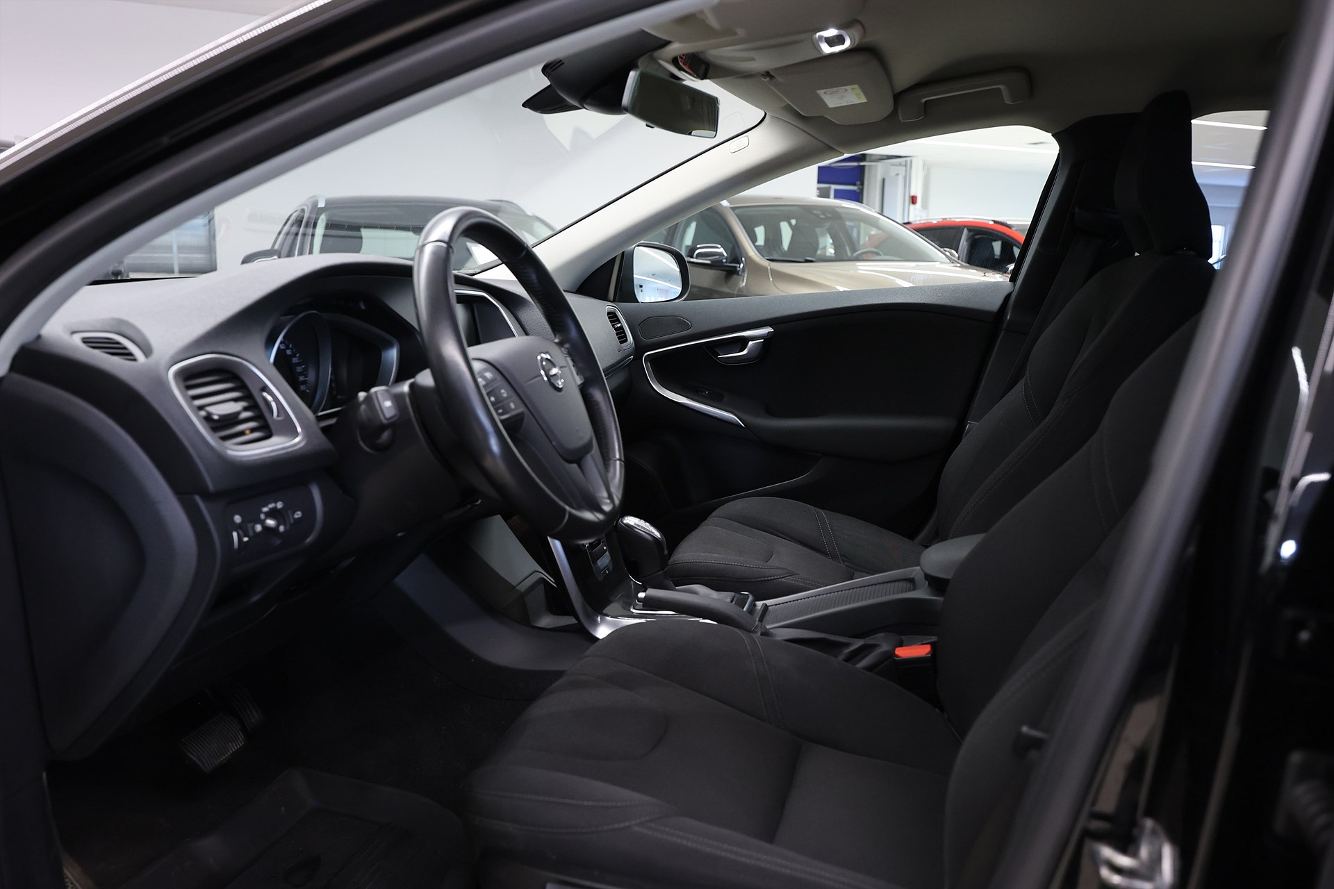 Volvo V40 Cross Country T3 152hk Kinetic H/K Värmare LED