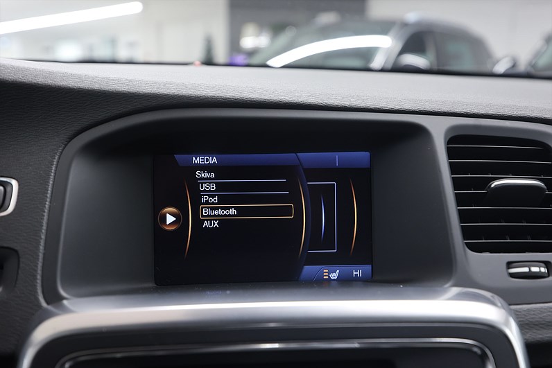 Volvo S60 T5 240hk R-Design Pano B-kamera Värmare