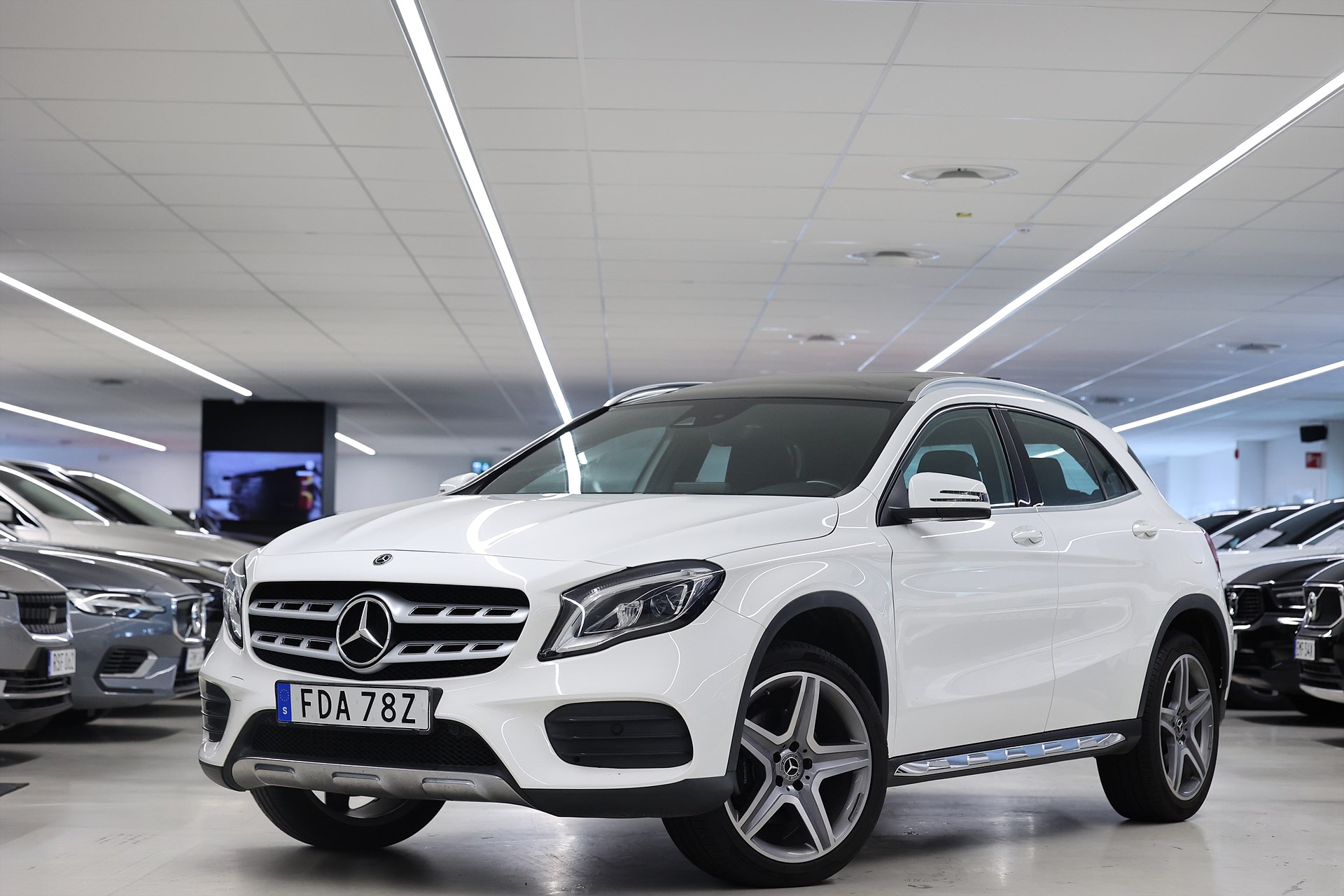 Mercedes-Benz GLA 250 4M AMG Line Pano B-kamera Navi