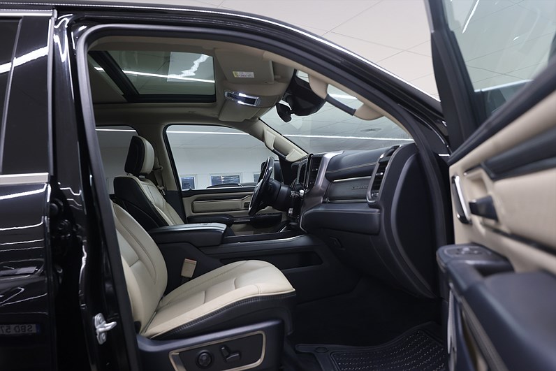 RAM 1500 Crew Cab 5.7 V8 HEMI 4x4 395hk Limited H/K Taklucka