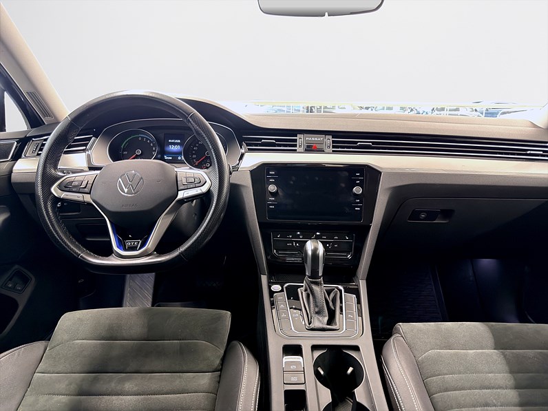 Volkswagen Passat SC GTE 218hk Keyless B-Kamera Navi Drag PDC