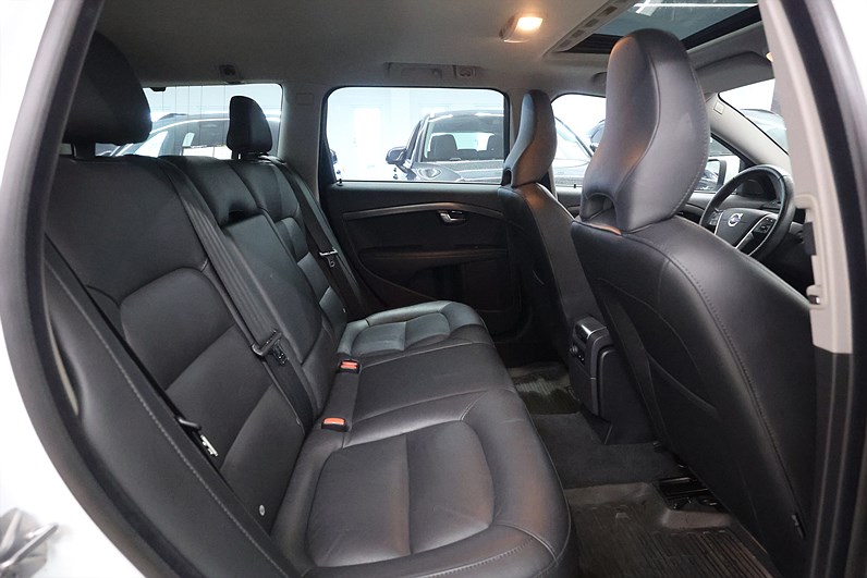 Volvo V70 D4 181hk Summum Lucka Läder Navi Drag PDC