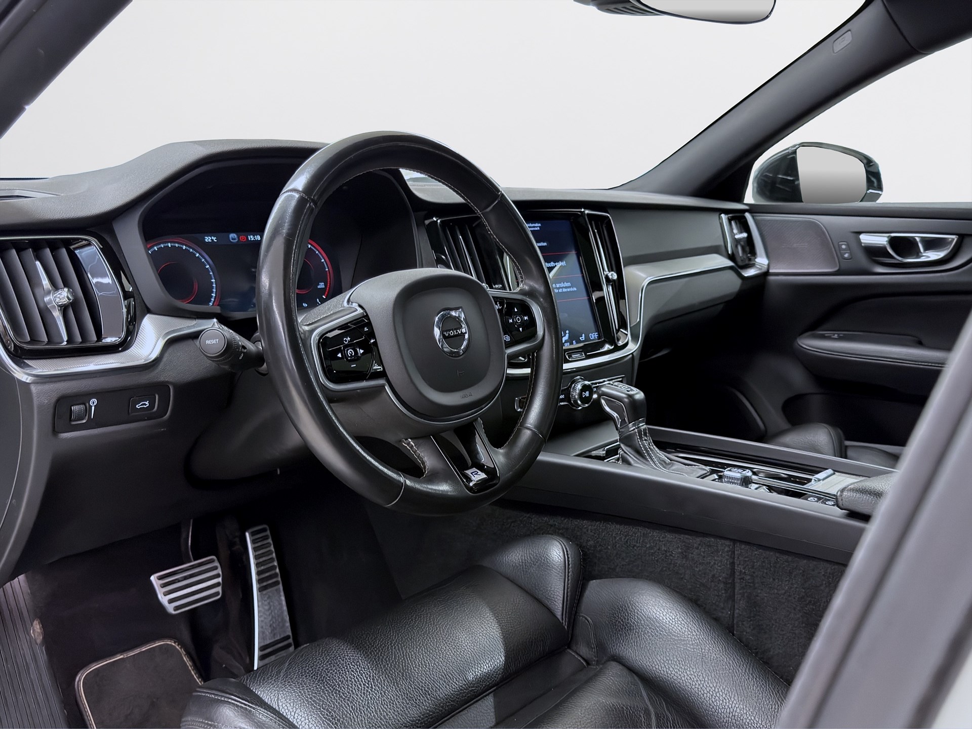 Volvo V60 T4 190hk R-Design H/K HUD Drag 360 Pano Navi