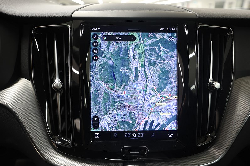 Volvo XC60 Recharge T6 AWD 350hk *Hjulkampanj!* Core Läder