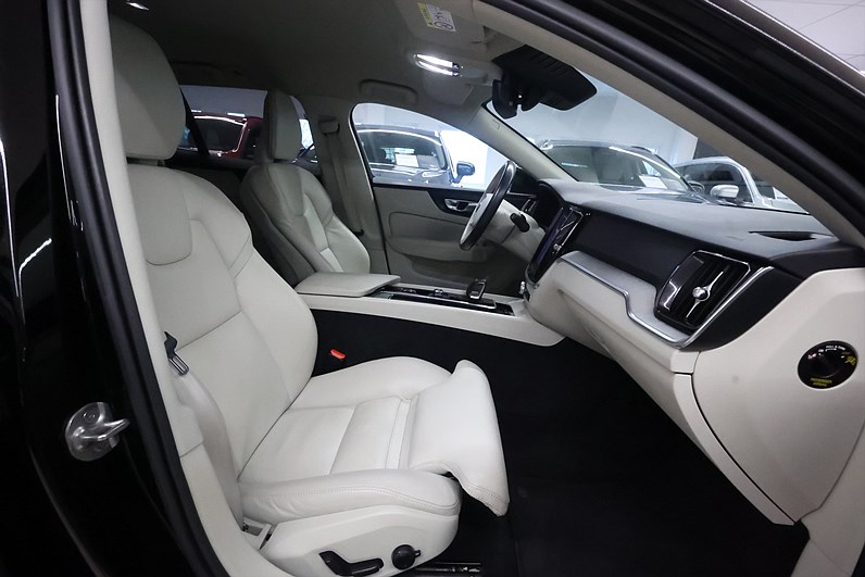 Volvo V60 Cross Country B4 197hk Plus Läder B-Kamera Navi Drag