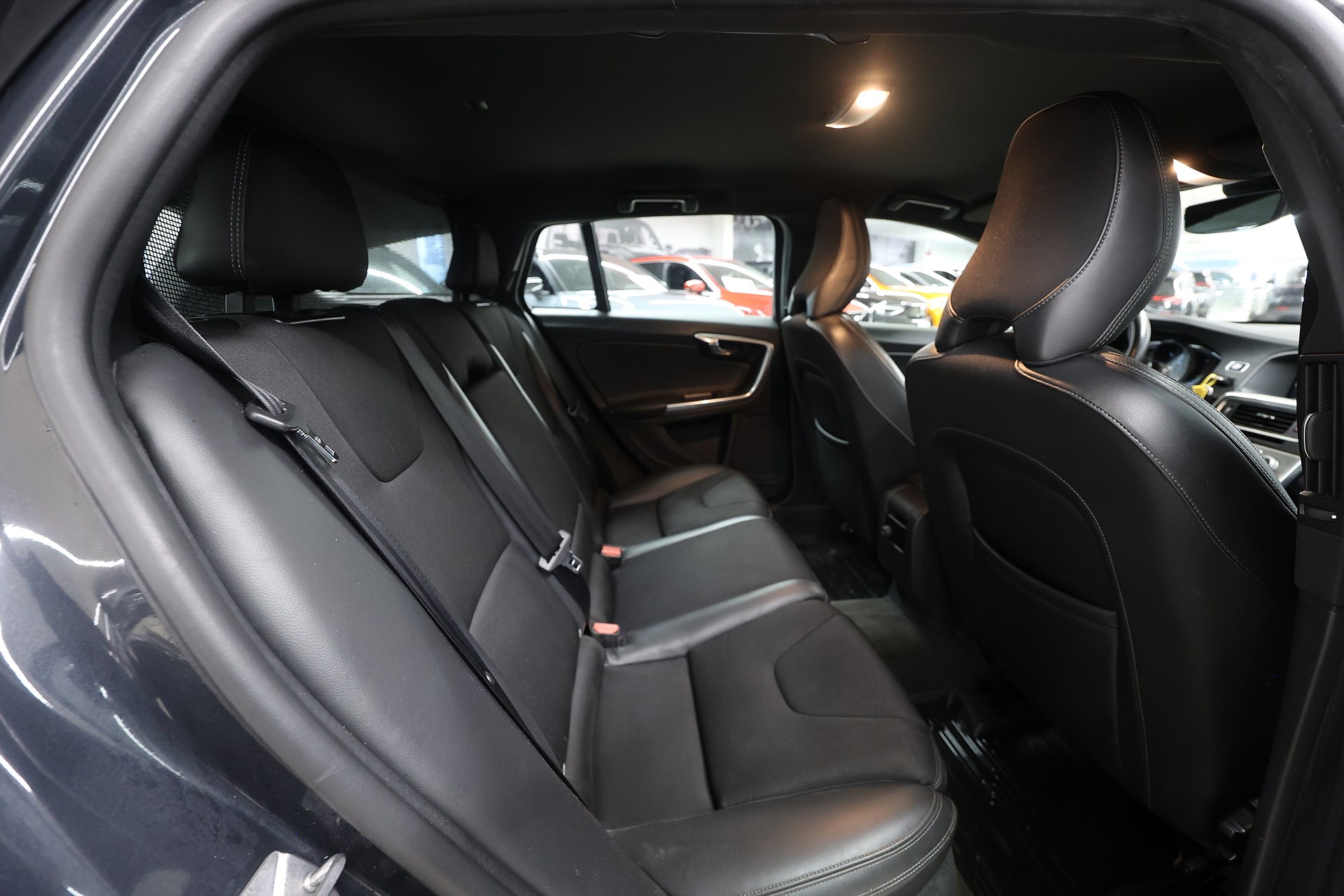 Volvo V60 D4 190hk *Hjulkampanj!* Momentum Värmare